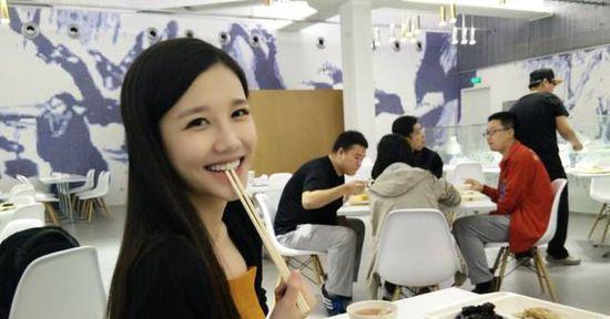 为什么苏醒送刘语熙球衣（探究苏醒与刘语熙的关系和背后的动机）
