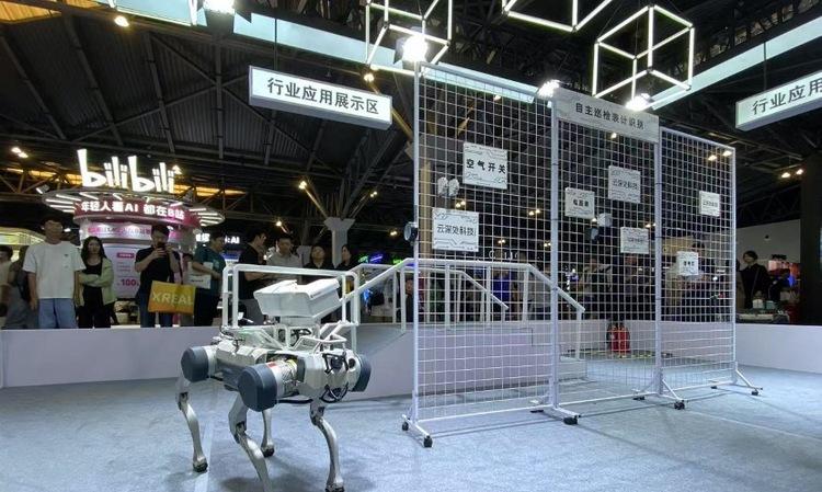 云深处科技亮相WAIC2025，展示具身智能机器人关键技术与实战应用  真实作业场景+具身智能能力！云深处科技闪耀WAIC2025