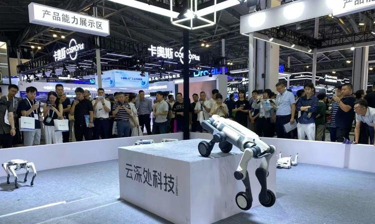 云深处科技亮相WAIC2025，展示具身智能机器人关键技术与实战应用  真实作业场景+具身智能能力！云深处科技闪耀WAIC2025