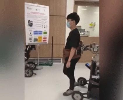 提前预测、防止老人摔倒，南洋理工大学给机器人加了个护栏